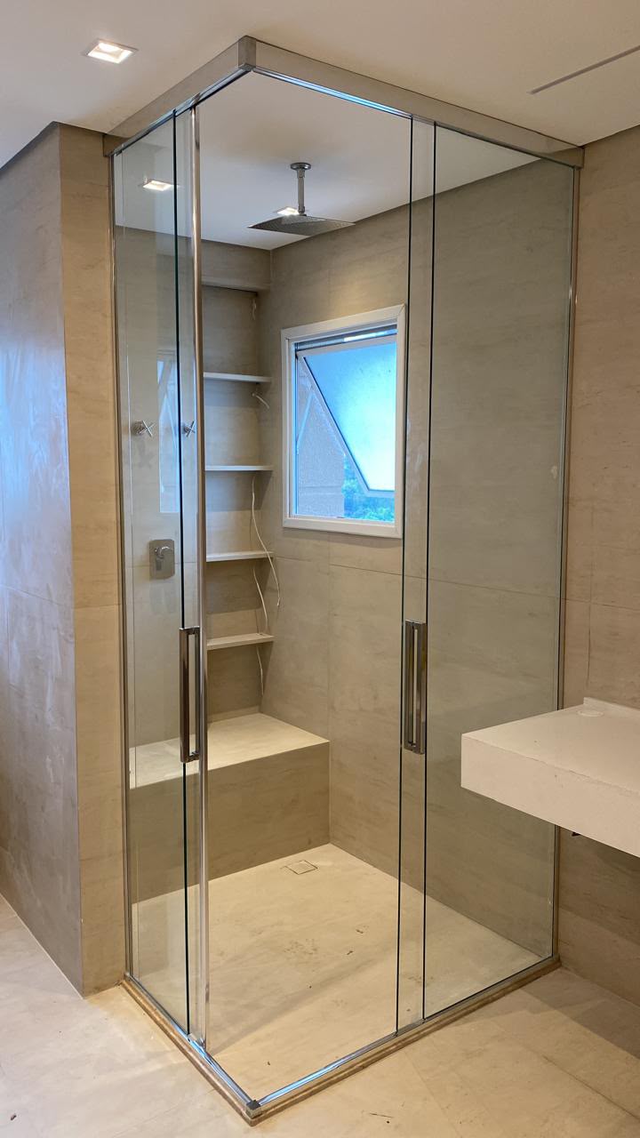 Box de vidro de canto com porta de correr