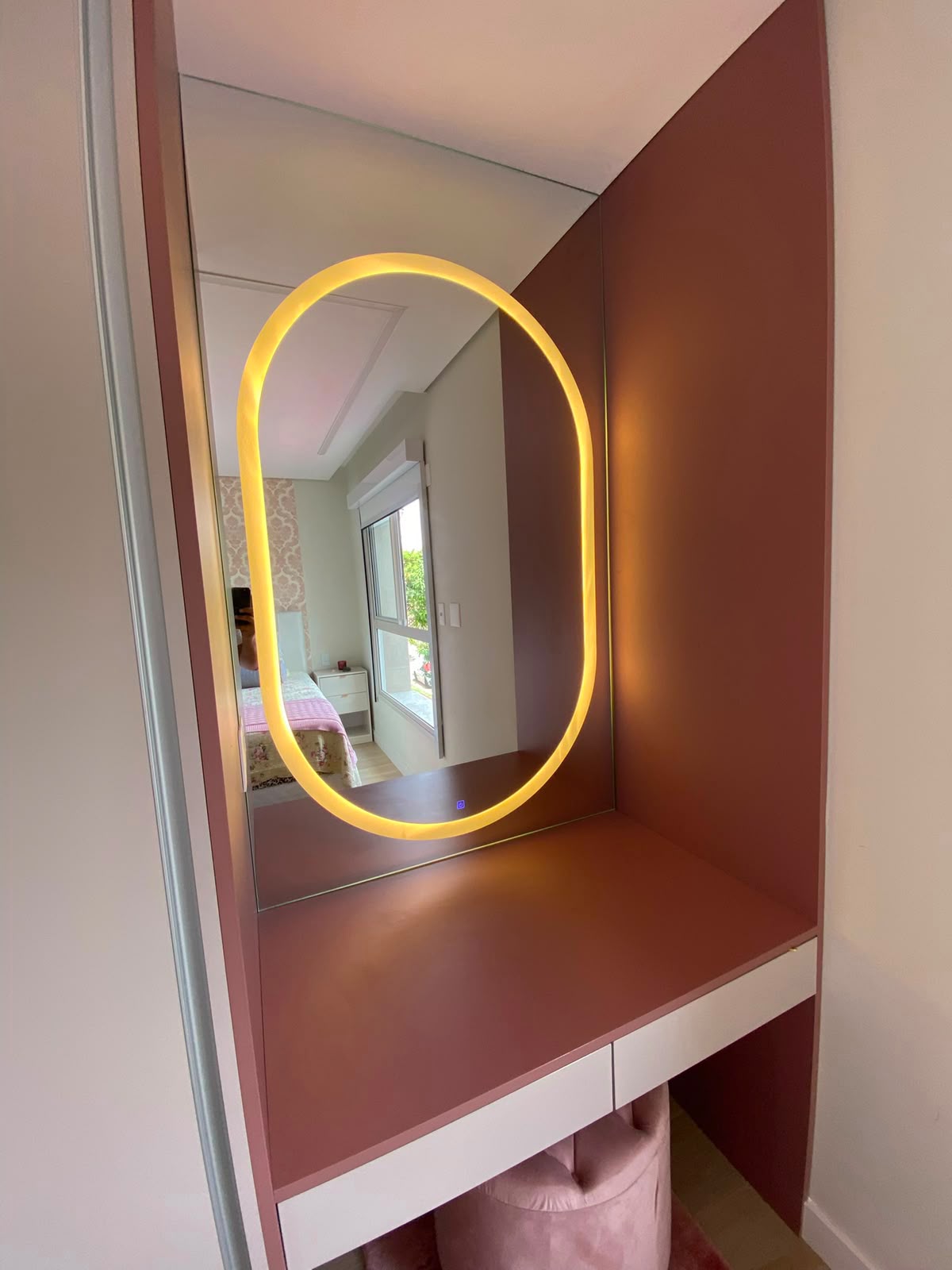 Espelho sob medida com iluminação LED instalado pela Prime